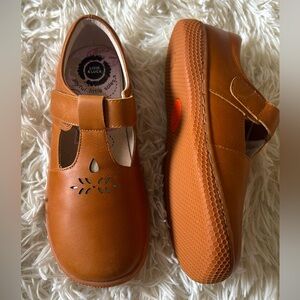 Livie & Luca camel colored Mary Jane NWOT size 3